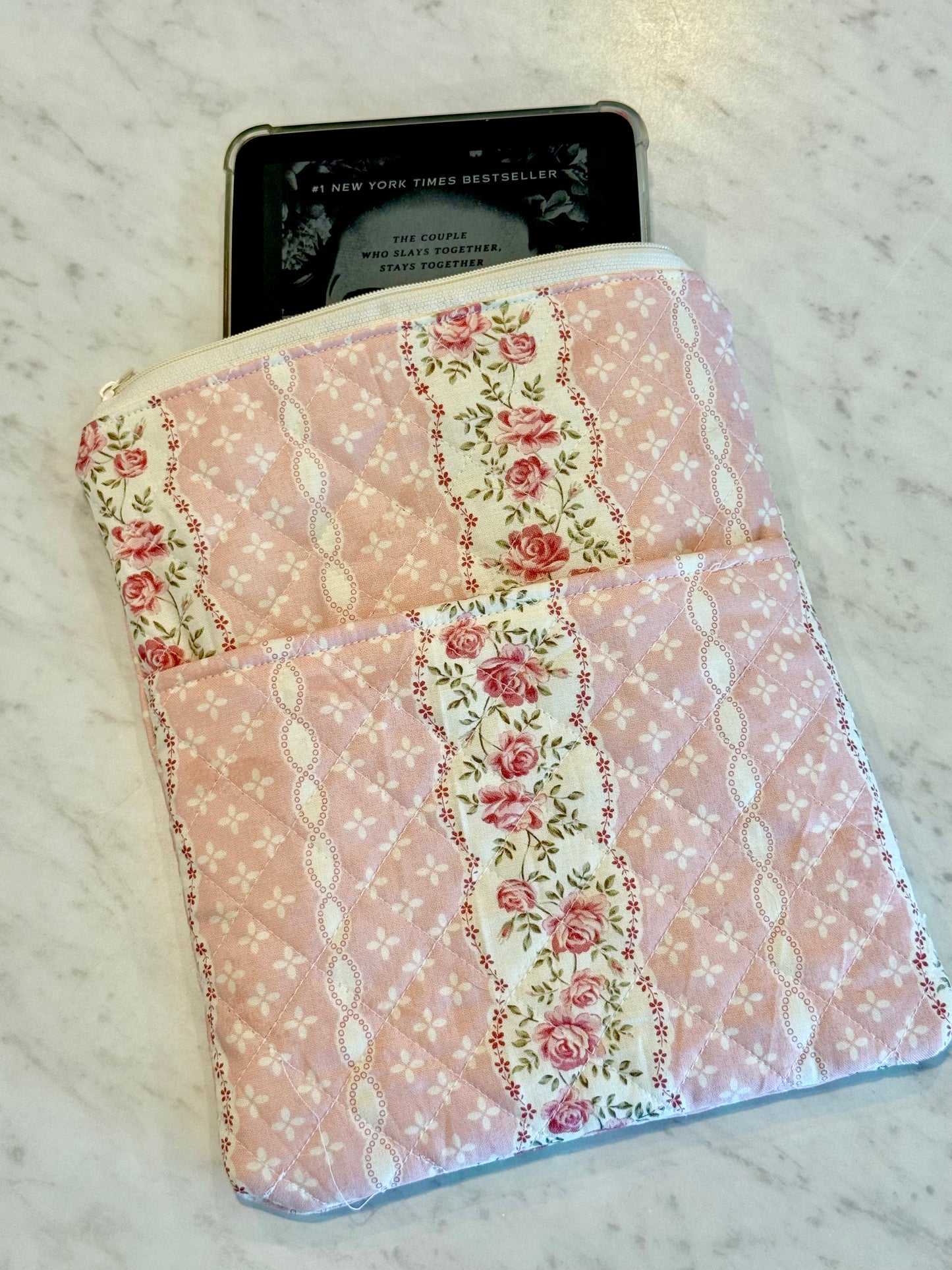 Dainty Roses - Kindle / Book Pouch